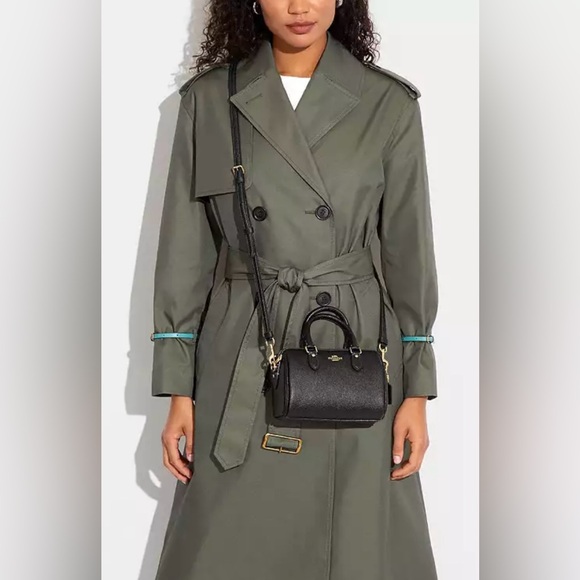 Coach mini Rowan 
New
Black with gold hardware - Picture 14 of 16